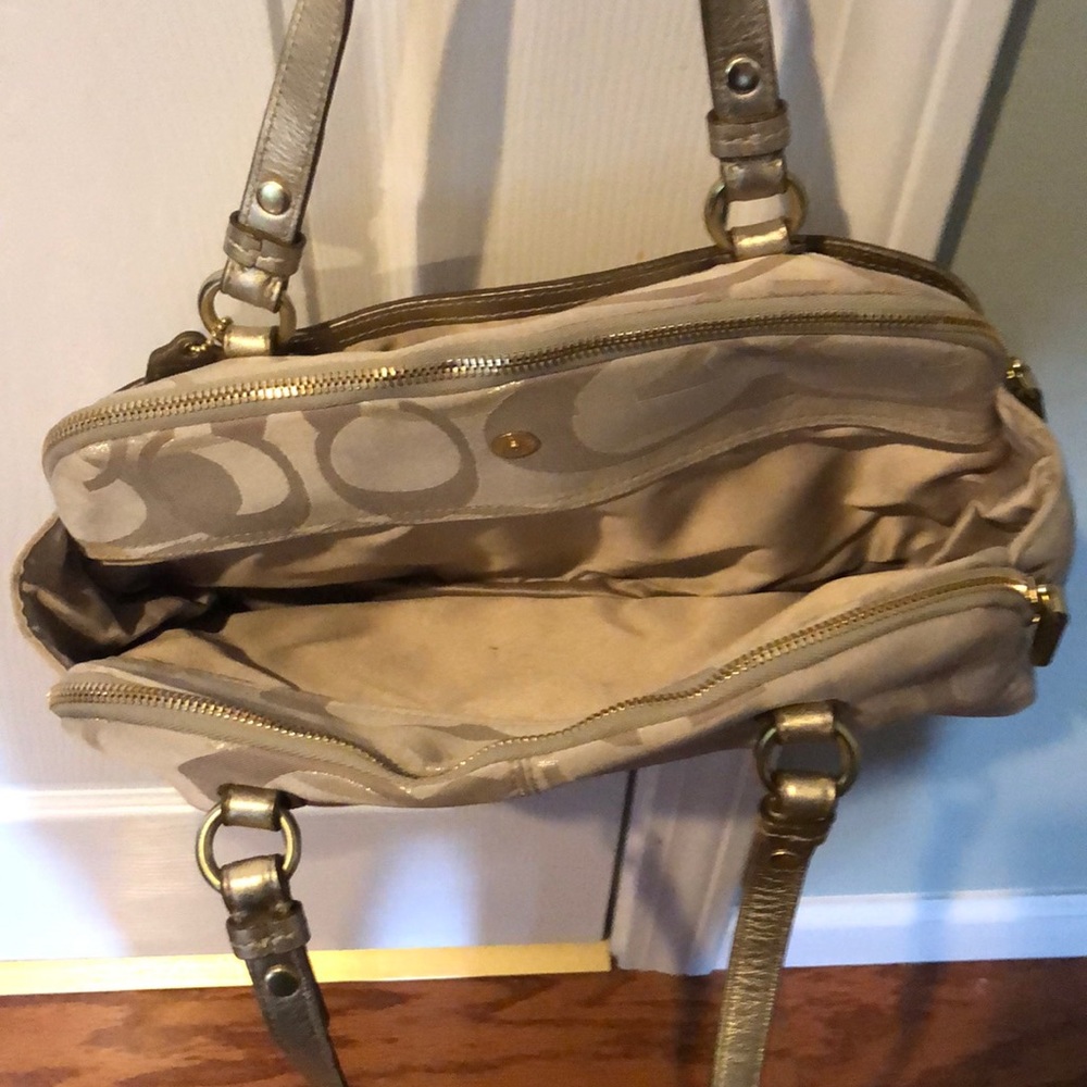 Gold Signature Coach Purse π - Picture 5 of 5